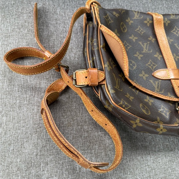 Authentic Louis Vuitton Tan and Brown Monogram Messenger Bag - Picture 3 of 16